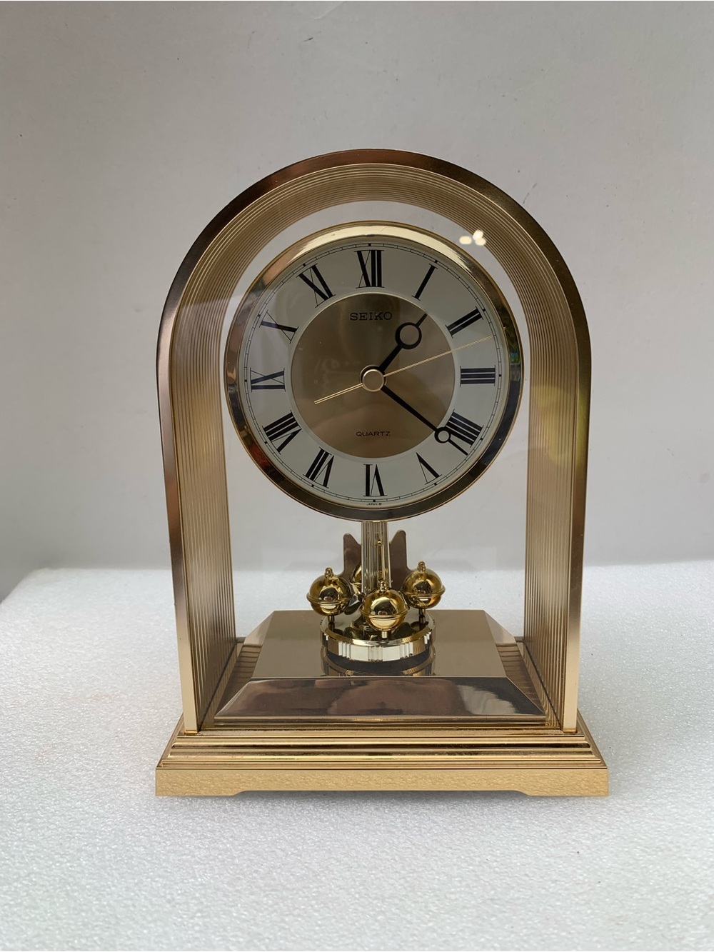 Seiko Gold Tone Mantel Clock with Rotating Pendulum Japan